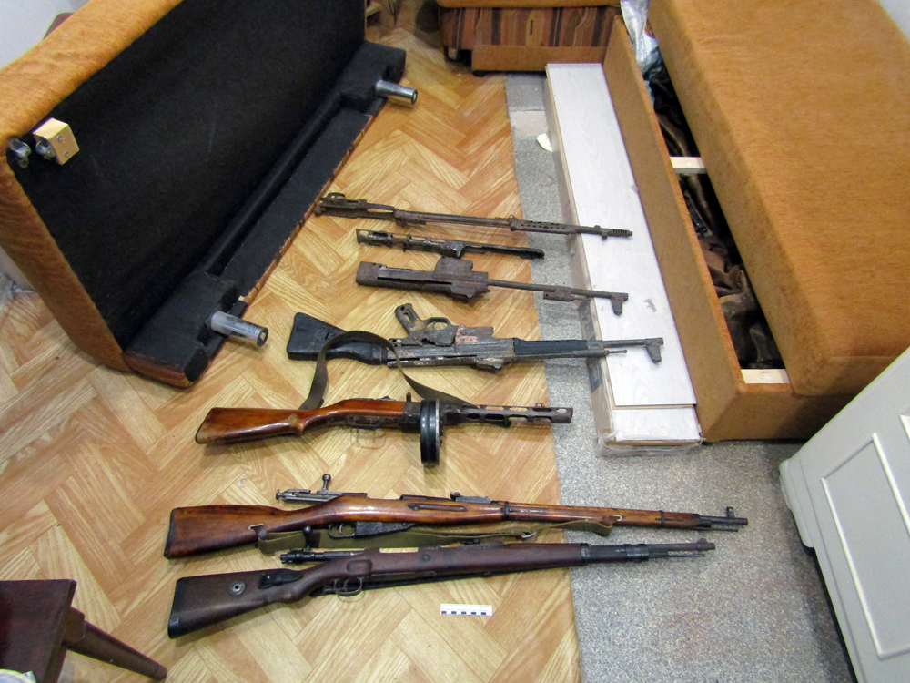 В Брянске ФСБ задержаны торговцы оружием (ФОТОРЕП)