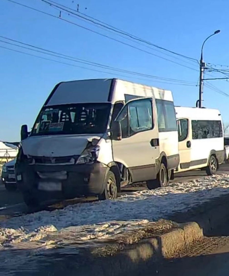 В Брянске на путепроводе произошла массовая авария