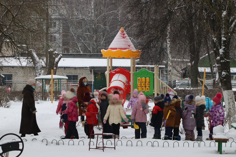 Современные игровые городки появились в 12 детских садах Брянска