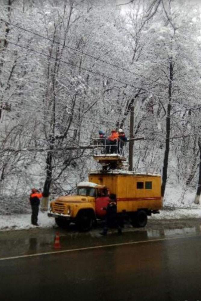В Брянске ликвидируют последствия снегопада и подсчитывают ущерб