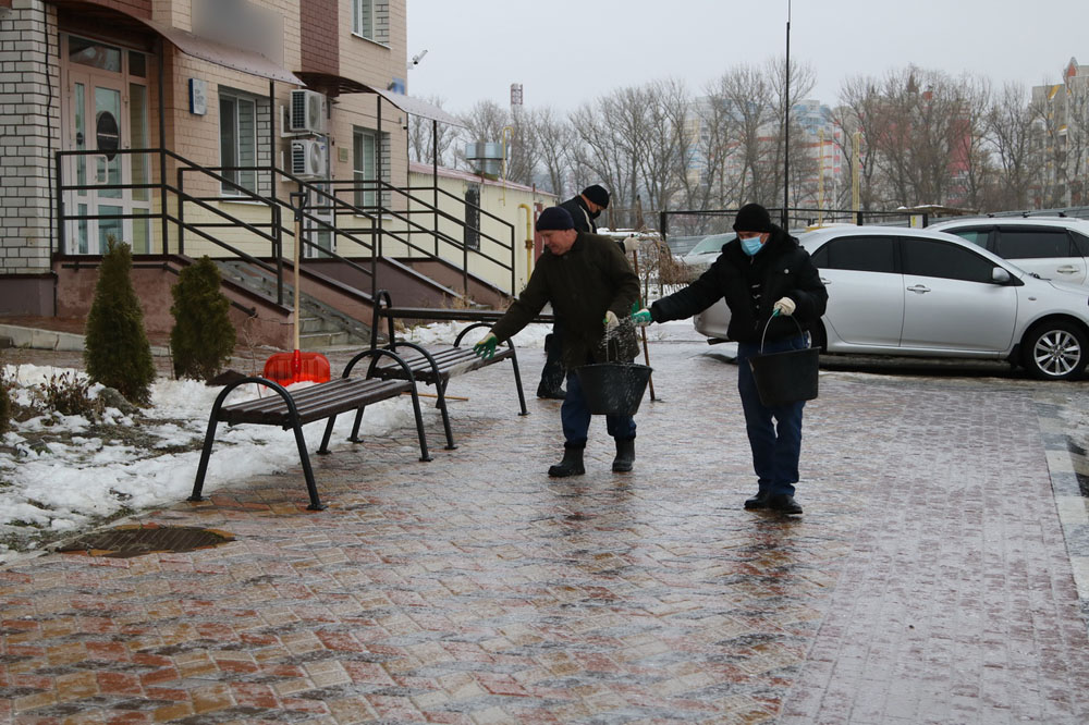 Управляющие компании Брянска накажут за скользкие дворы и тротуары