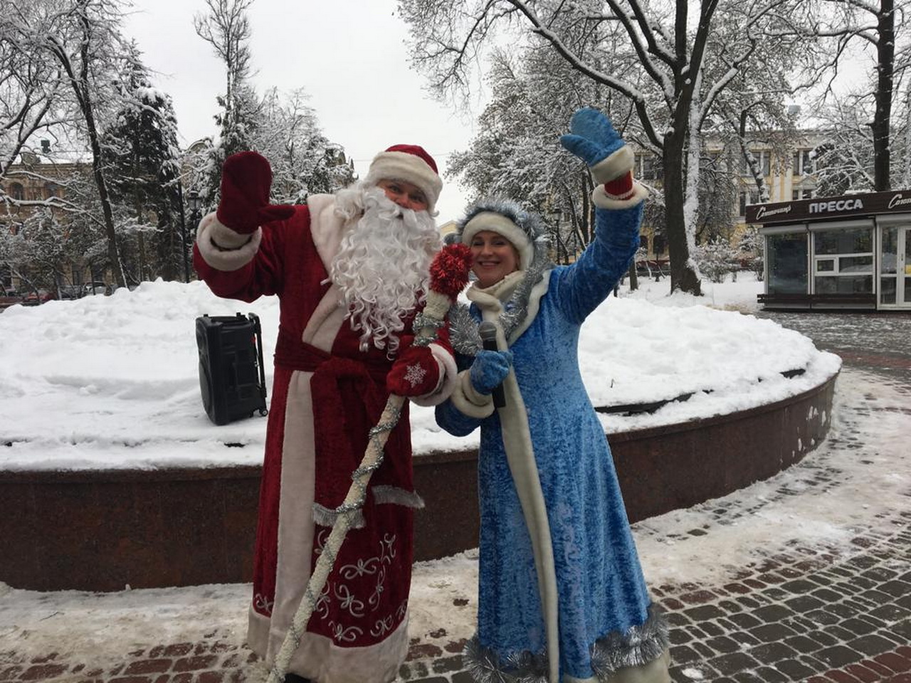 Дед Мороз и Снегурочка в Брянске встретили главную елку региона