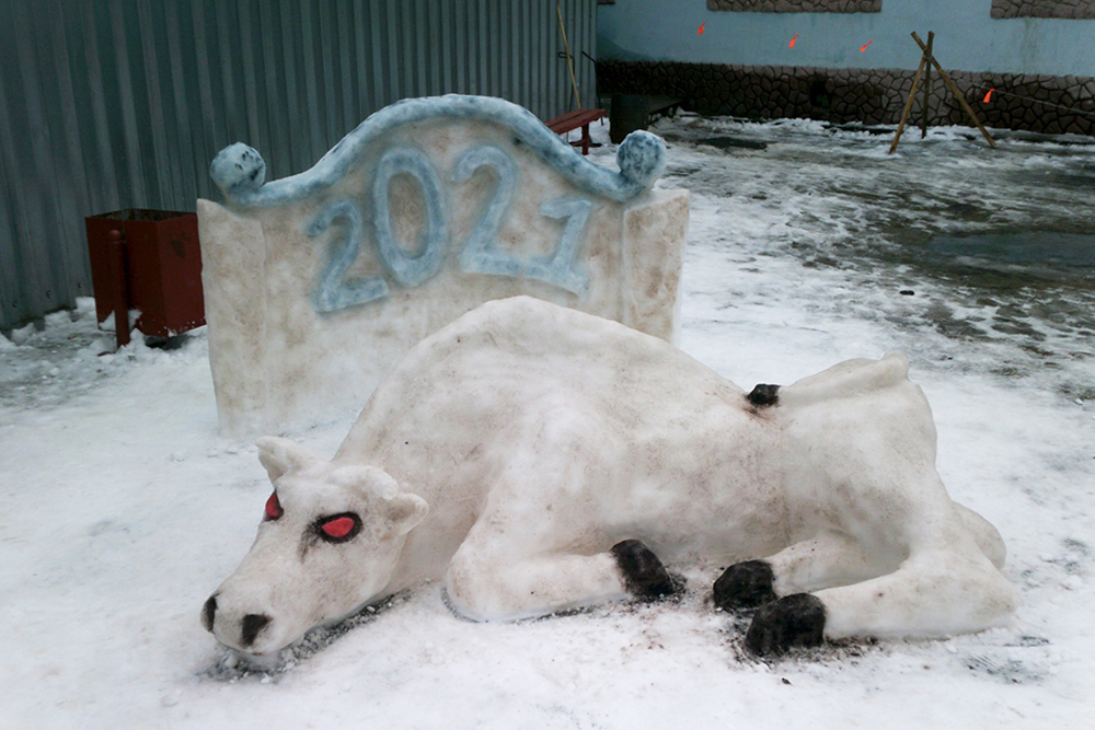 В Брянской колонии строго режима провели конкурс снежных фигур