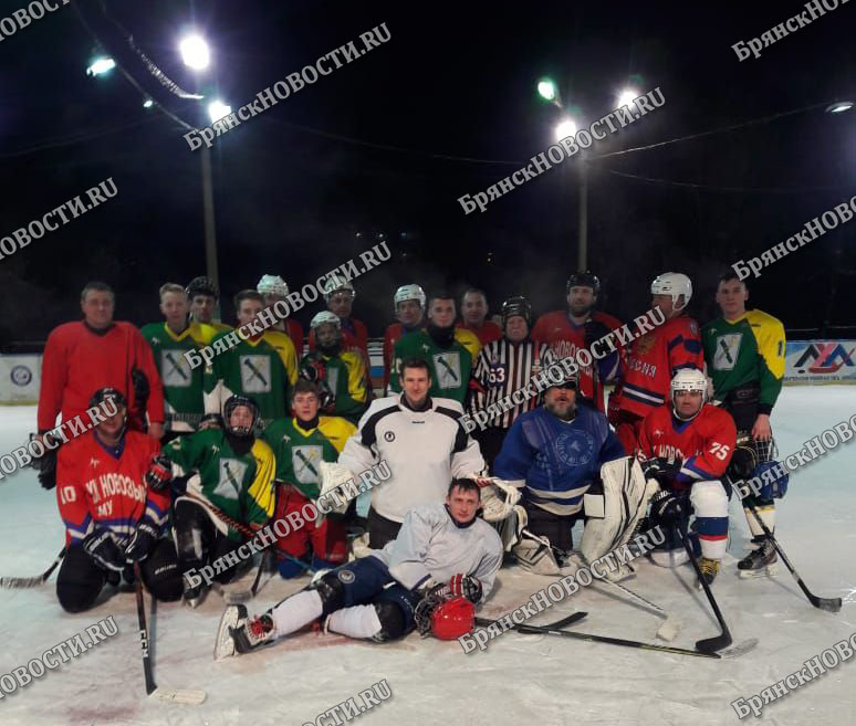Молодежная команда Новозыбкова одержала вторую победу на Кубке по хоккею