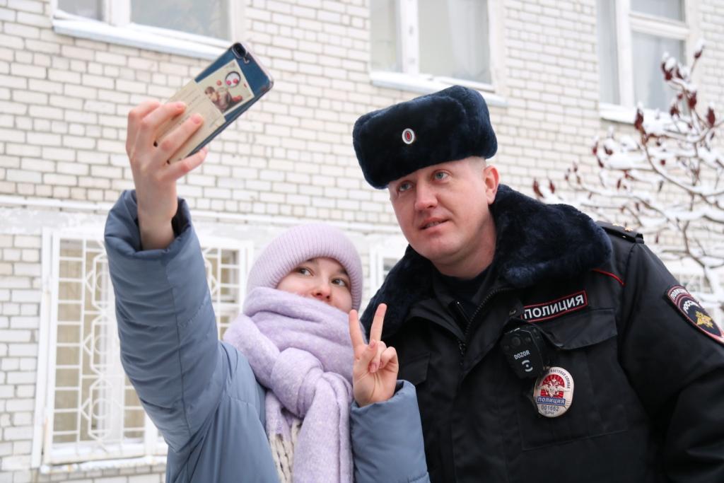 Будни патрульно-постовой службы показали студентам в Брянске