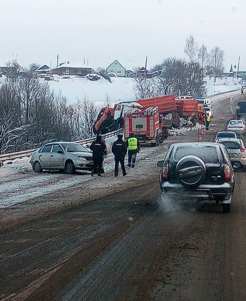 Из-за массовой аварии на трассе А-240 в Брянской области затруднено движение