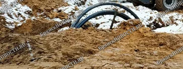 В Новозыбкове ведутся работы по устранению протечки на водопроводе