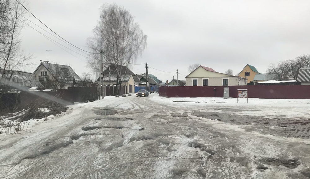 Нечищеные дороги к посёлку в Брянской области превратились в полосу препятствий