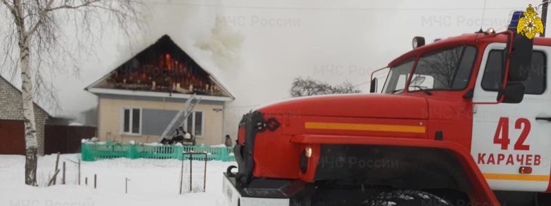 В Карачевском районе сгорел дом, травмированных нет