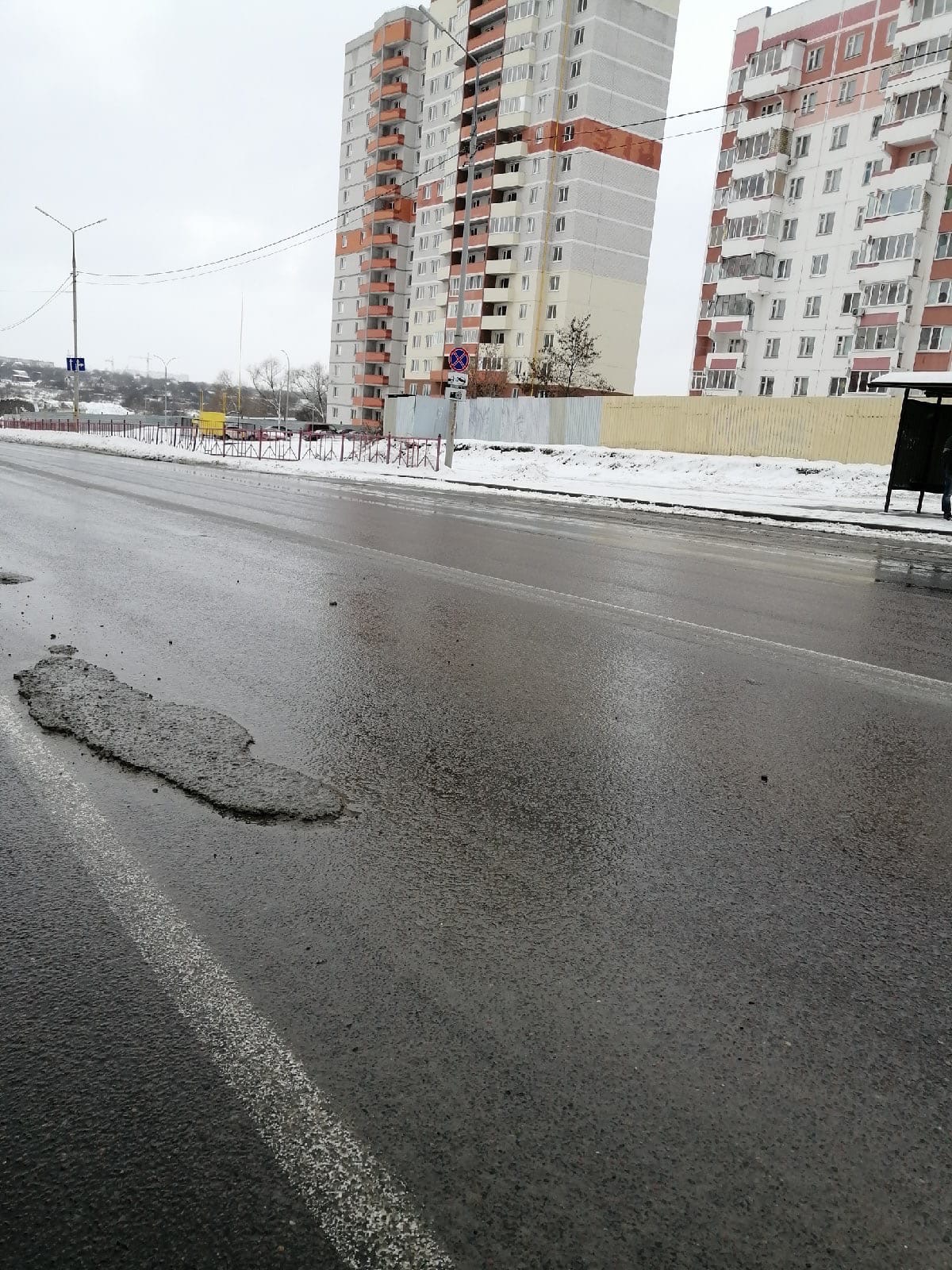 Брянские дорожники яму превратили в кочку