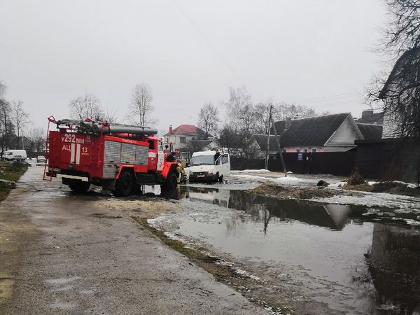 На улице Медведева в Брянске застряла машина скорой помощи