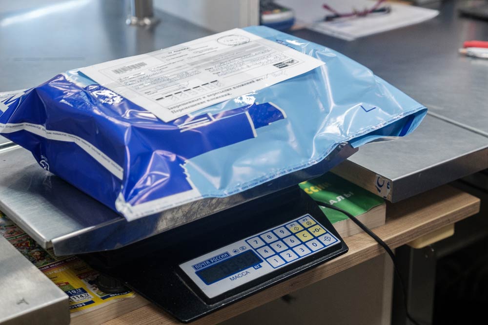 Сотрудница почтового отделения в Брянске деньги за посылки отправляла в свой кошелек
