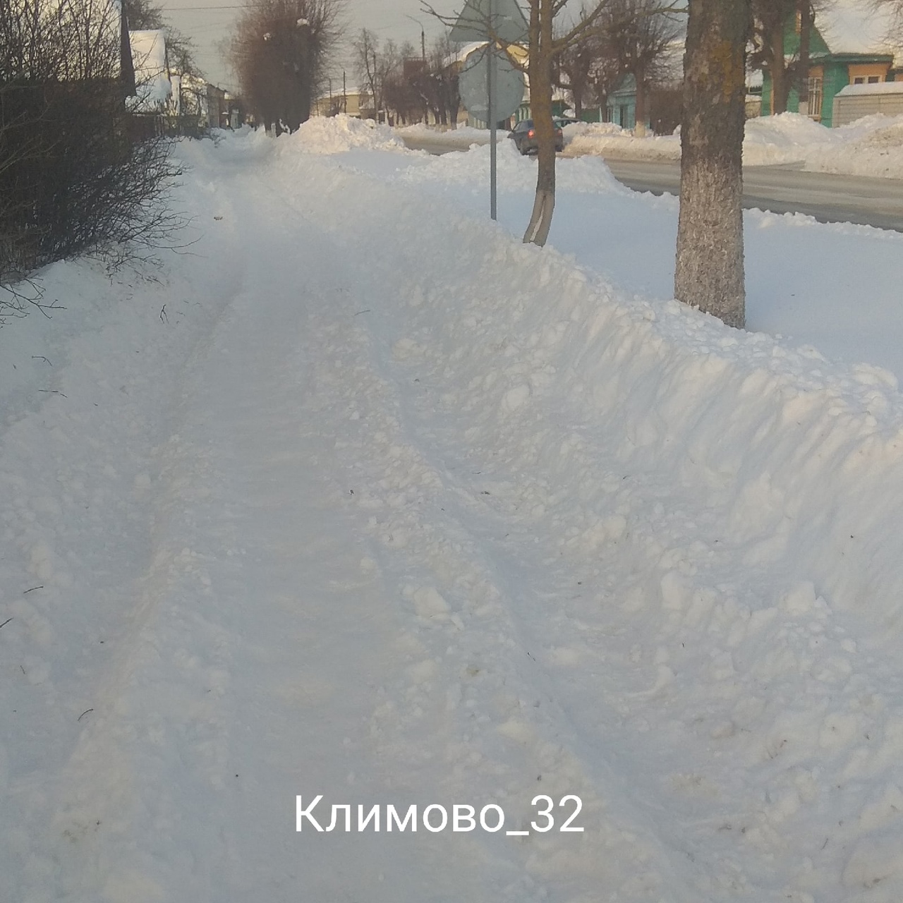 В Климово ищут тракториста, который «чистил» дороги с поднятым скребком