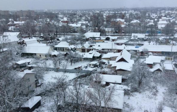 В Брянске выставили окно в доме и украли из шкатулки много золота и серебра