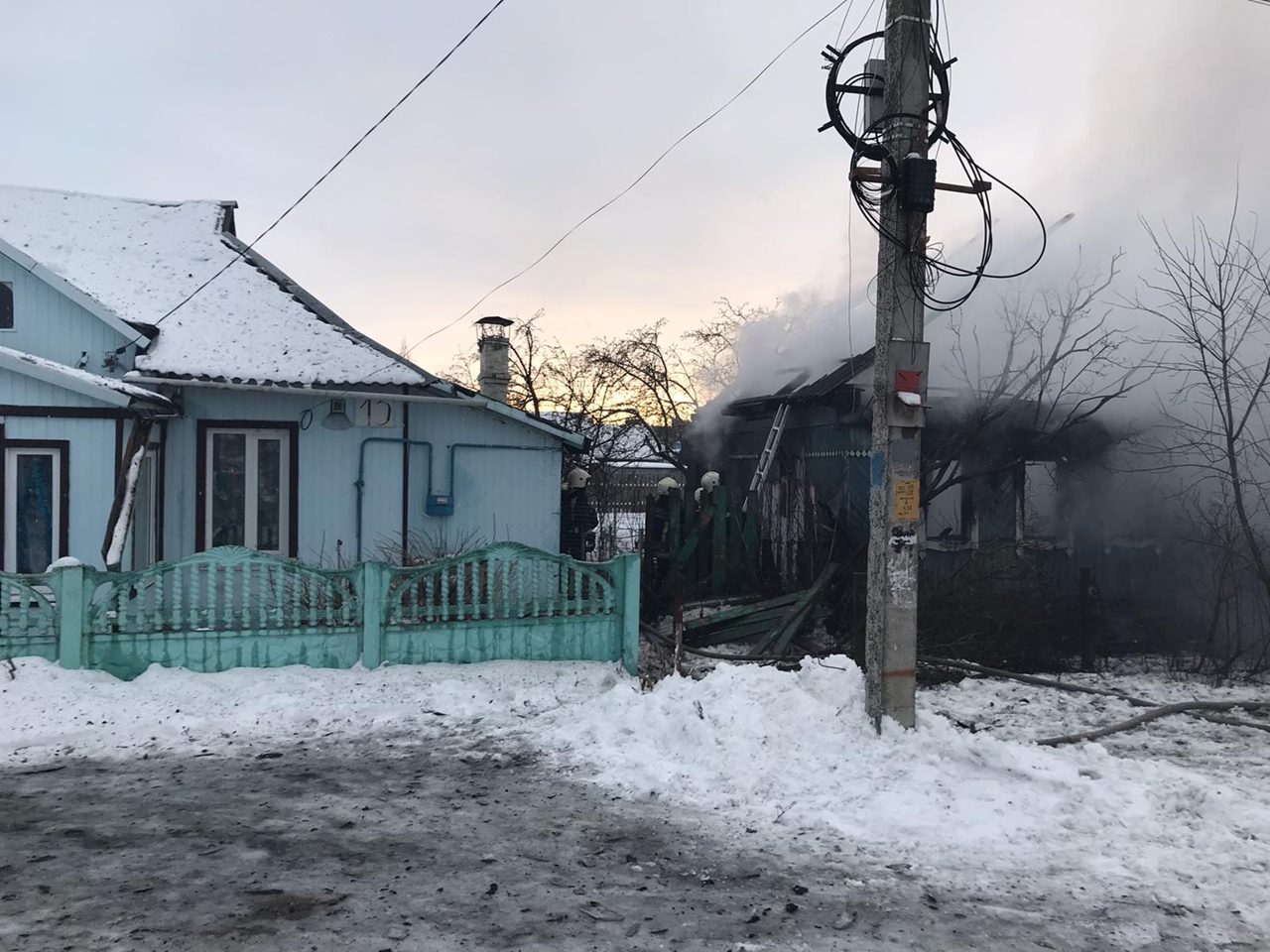 В Брянске огонь уничтожил жилой дом