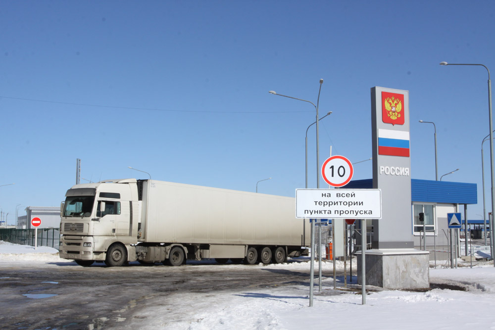 Из-за снегопада на границе с Украиной в Брянской области выросли пробки