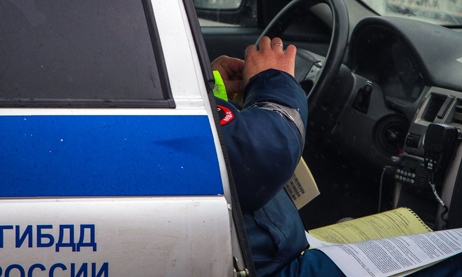Водитель из Белоруссии предложил брянскому инспектору 3 тысячи рублей