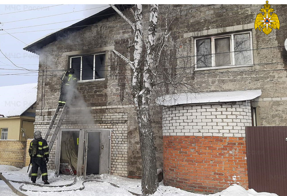 В Фокинском районе Брянска горел двухэтажный дом