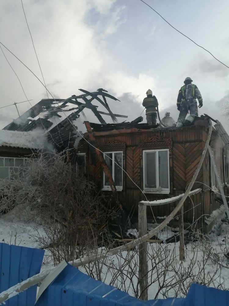 В Володарском районе Брянска сгорел жилой дом