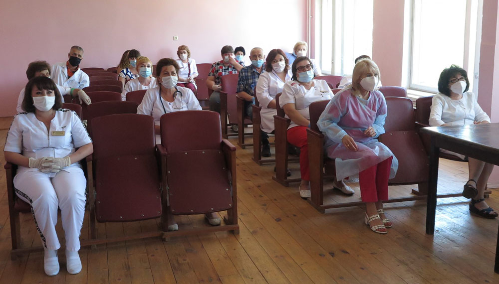 В больнице Брянской области нашлось сразу пять вакансий с зарплатой 100 тысяч рублей