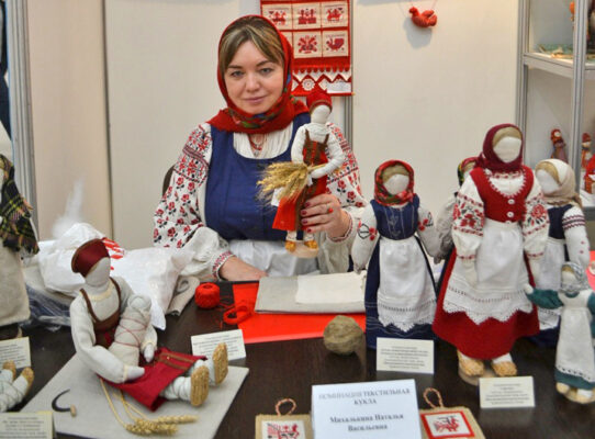 Мастерица из Почепа придумала уникальные сувениры по мотивам орнаментов Брянской области