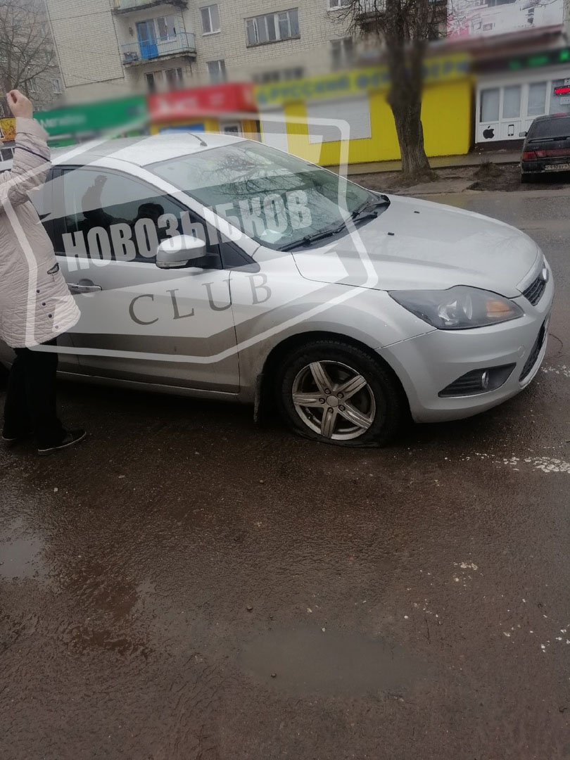На парковке у ТЦ «Кристалл» в Новозыбкове нашли «распарыватель шин»