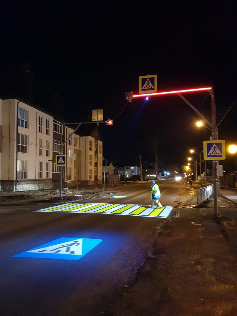 В Брянской области установлен первый проекционный пешеходный переход