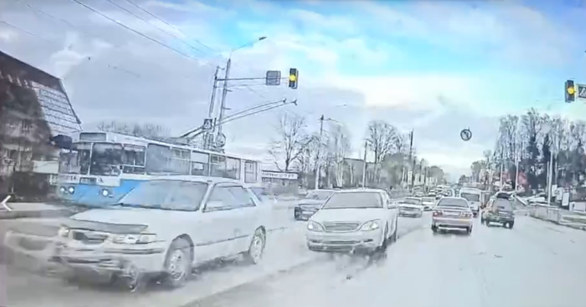 Момент ДТП на Городище в Брянске сняли на видео