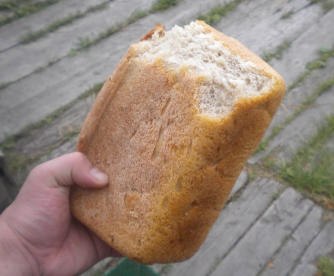Любителям отгрызть корочку свежего хлеба диетолог дала важный совет