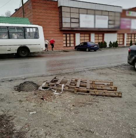Дыру с ленточками обнаружили в Новозыбкове
