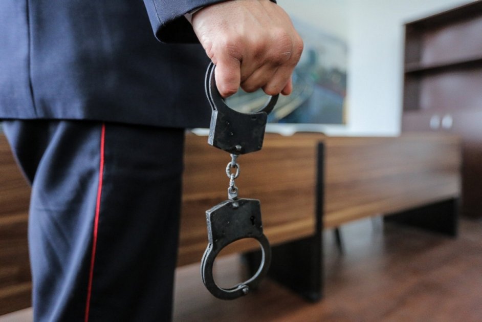 Житель Севского района за потасовку с полицейским получил 3,5 года колонии