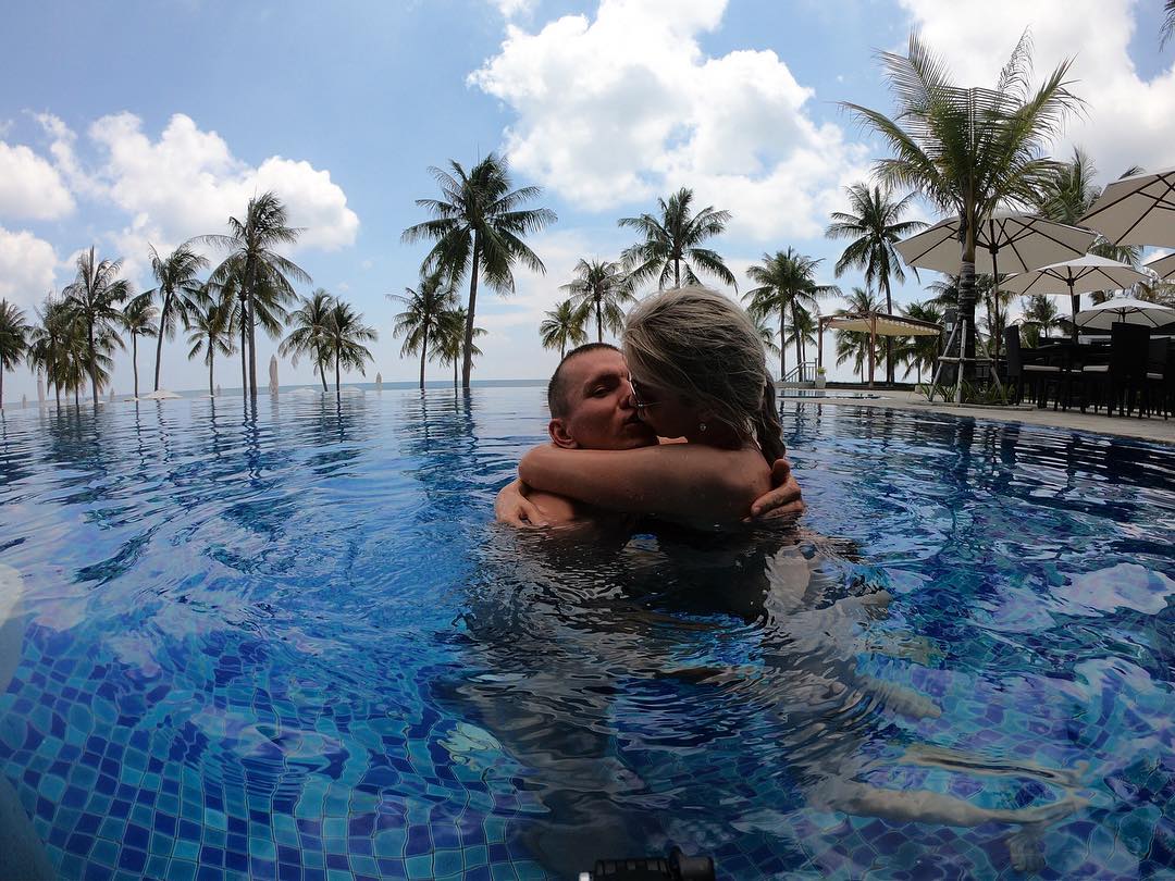 Брянский лыжник Большунов устроил жене медовый месяц на Мальдивах