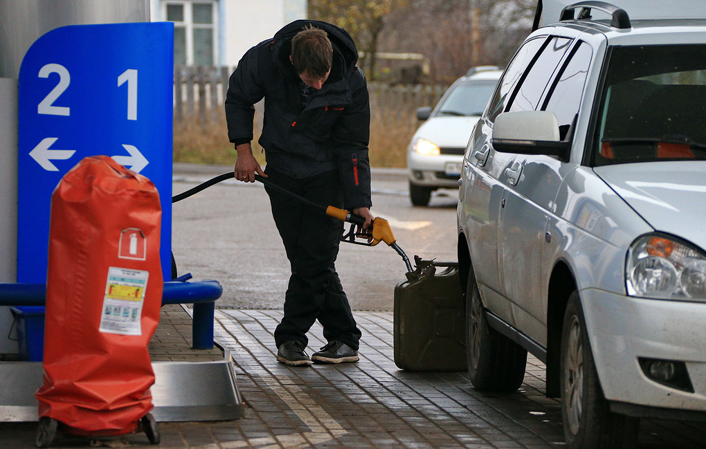 С начала года бензин на Брянщине подорожал на 2,4 процента. Чего еще ждать водителям