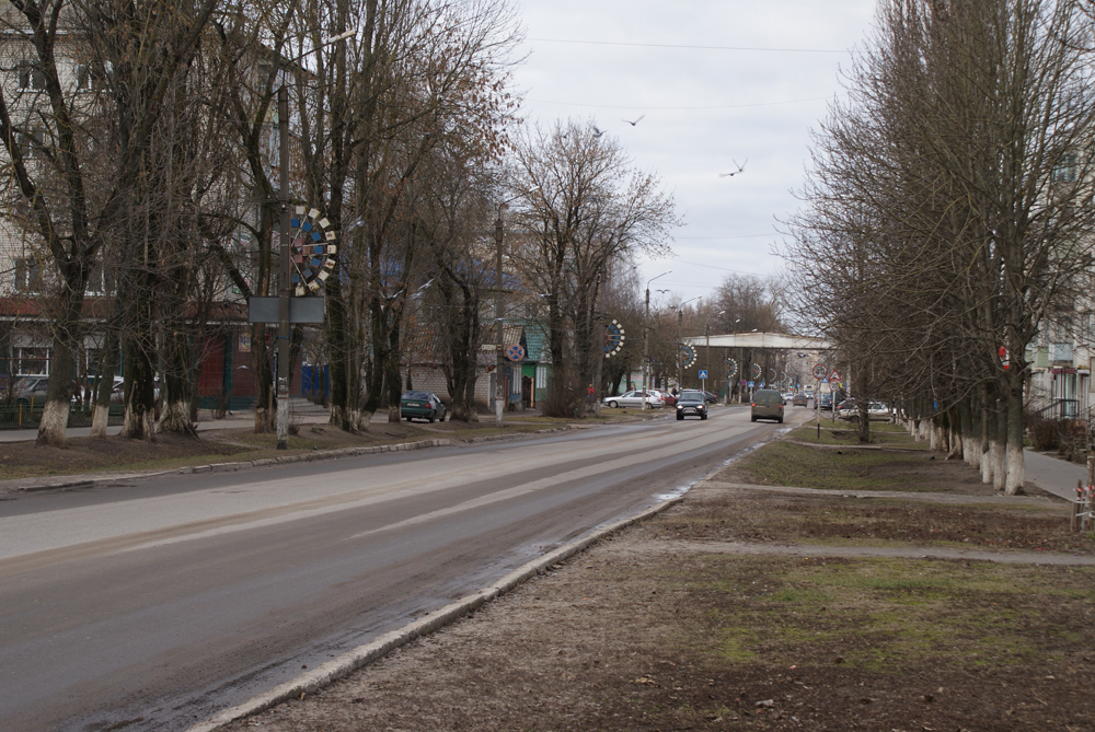 Клинцы новозыбков. Новозыбков банк на Первомайской. Новозыбков банк на Первомайской детский мир. Фото в апреле на улице.