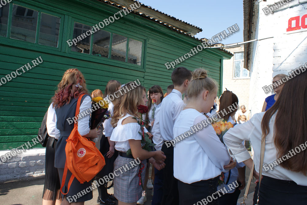 Родители учеников 10 и 11 классов раскрыли траты на репетиторов – 3500 рублей в неделю