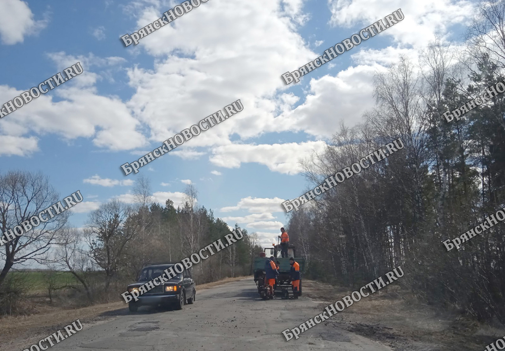 Разбитые дороги пытаются поддержать ямочным ремонтом в Новозыбковском округе