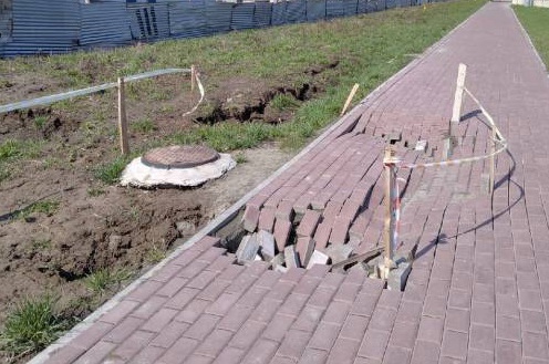 В Брянске объяснили обвал плитки на тротуаре по улице Советской