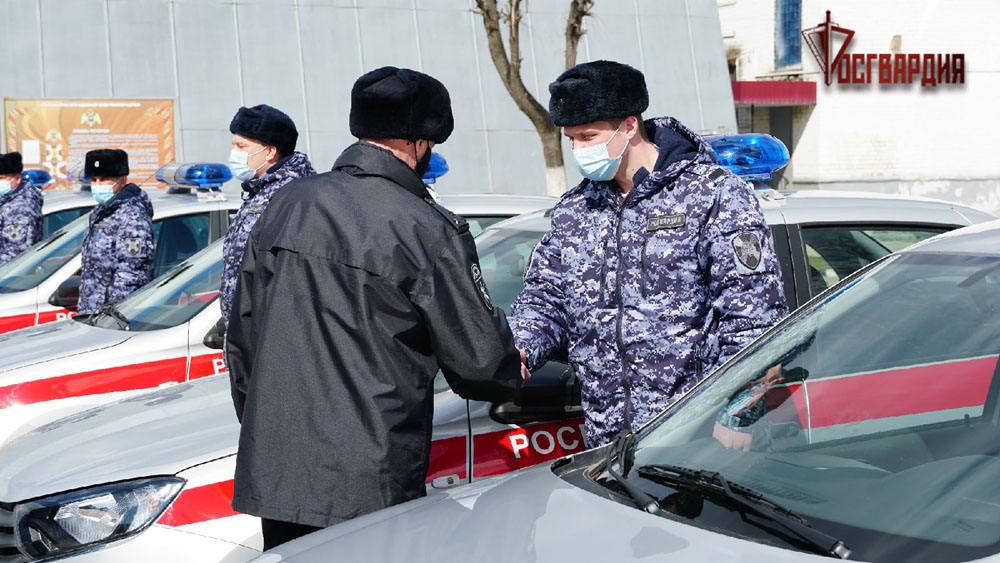 В Брянске сотрудники Росгвардии получили ключи от патрульных автомобилей