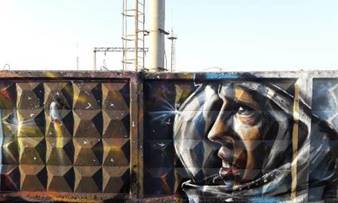 Ко Дню космонавтики энергообъект Брянскэнерго украшен граффити космической тематики