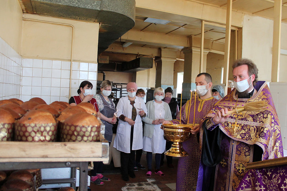В Брянской области освящают пасхальную выпечку