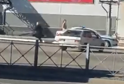 Бесстрашный пешеход навлек гнев наряда ДПС в Брянске