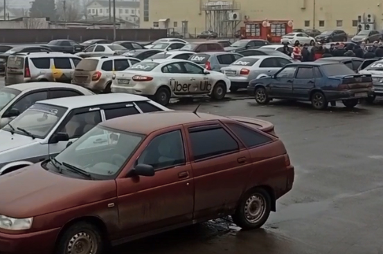 Таксисты Клинцов вышли на забастовку