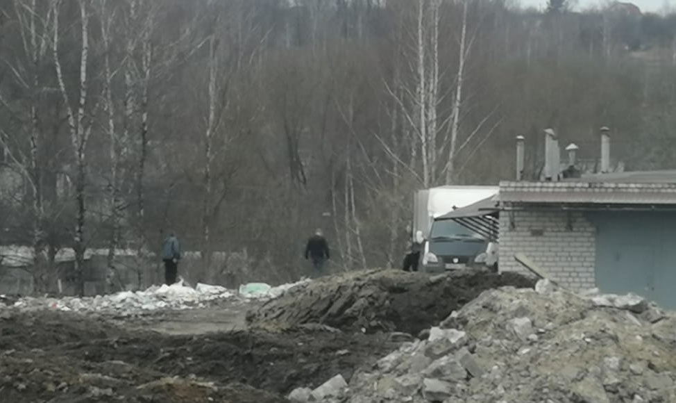 Водитель «Газели» устроил в брянском поселке две свалки из строительных отходов