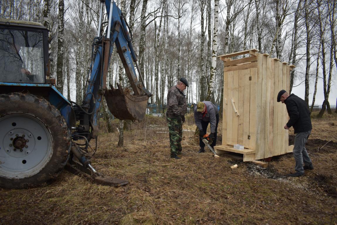 В Жирятинском районе у десяти кладбищ установили туалеты