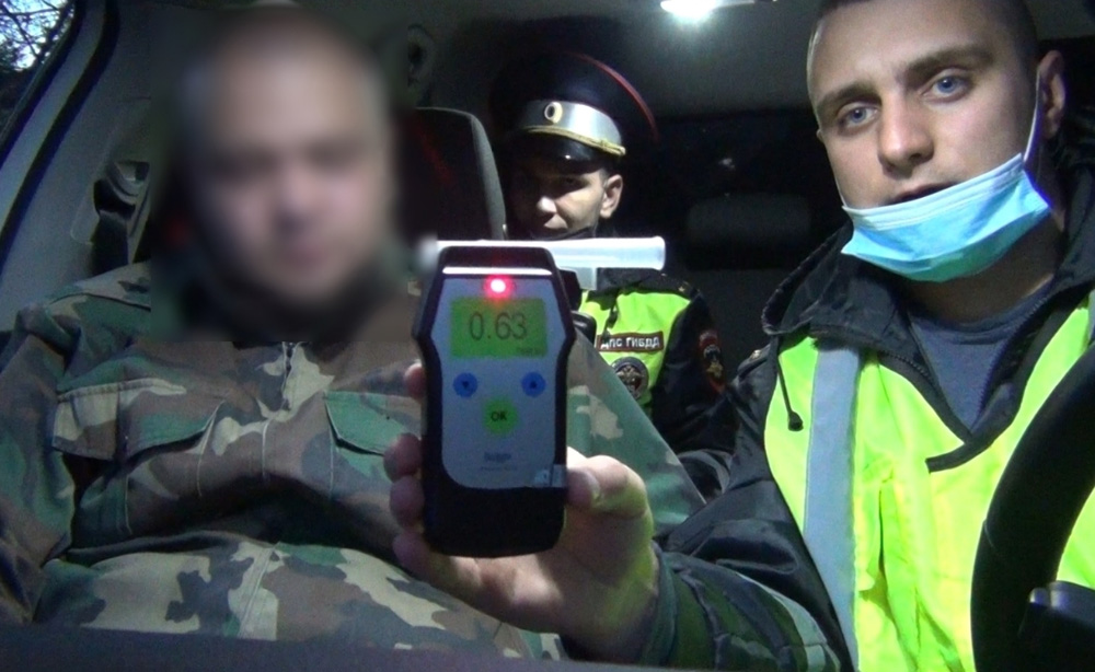 Пьяный калужанин, бросив мопед, пытался скрыться от полиции во дворе Брянска
