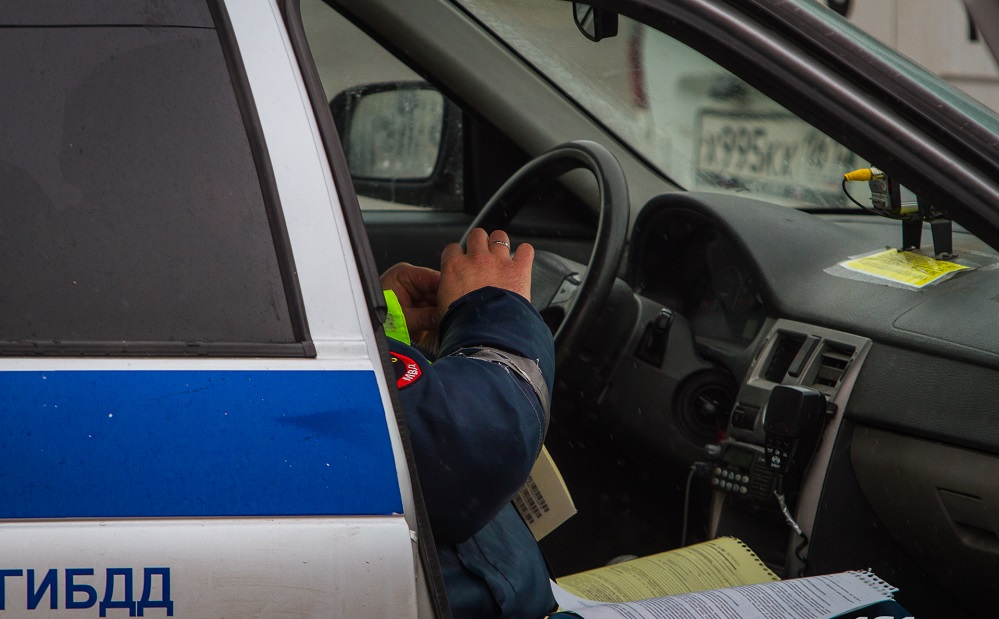 Водителя из Брянска приговорили к 400-тысячному штрафу за взятку инспектору