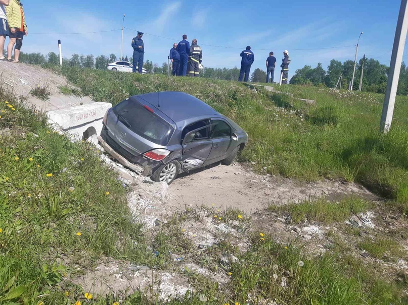 На брянской трассе пострадал водитель слетевшего в кювет «Опеля»
