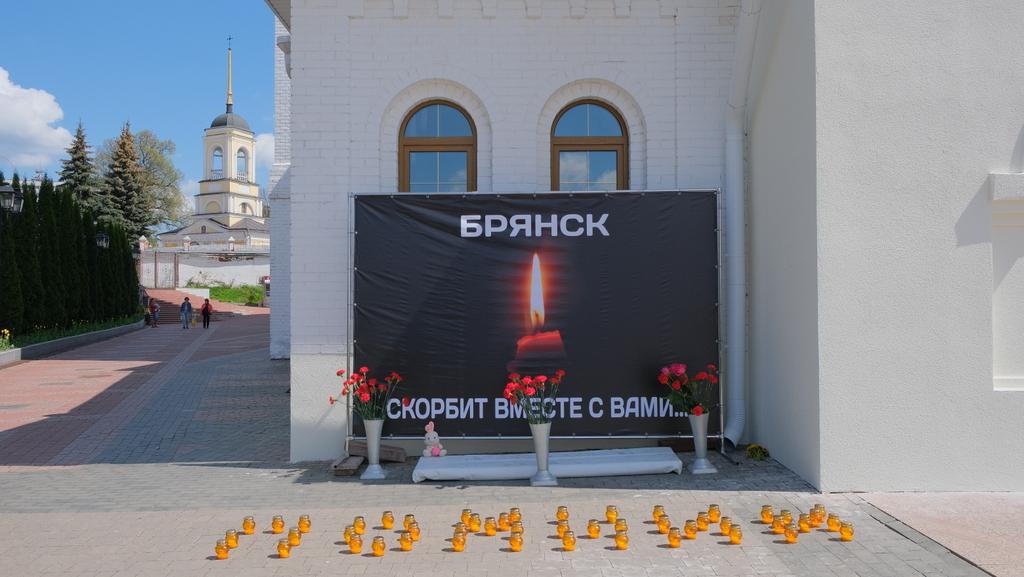 В Брянске зажгли лампады в память о жертвах трагедии в Казани