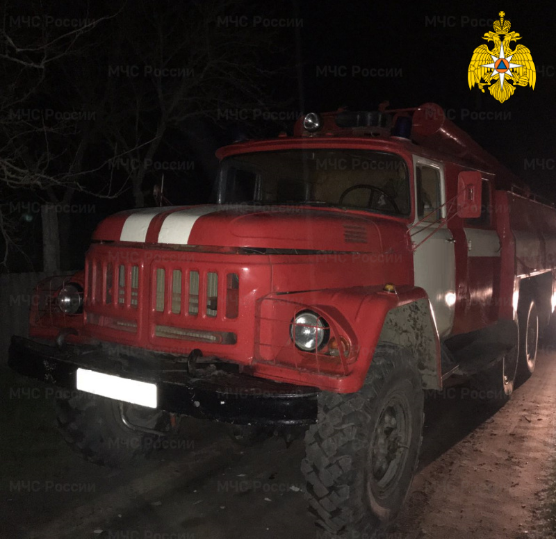 В Брасовском районе эвакуировали восемь жильцов из-за пожара в двухэтажке