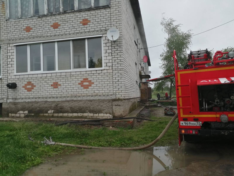 В селе под Новозыбковом загорелась квартира